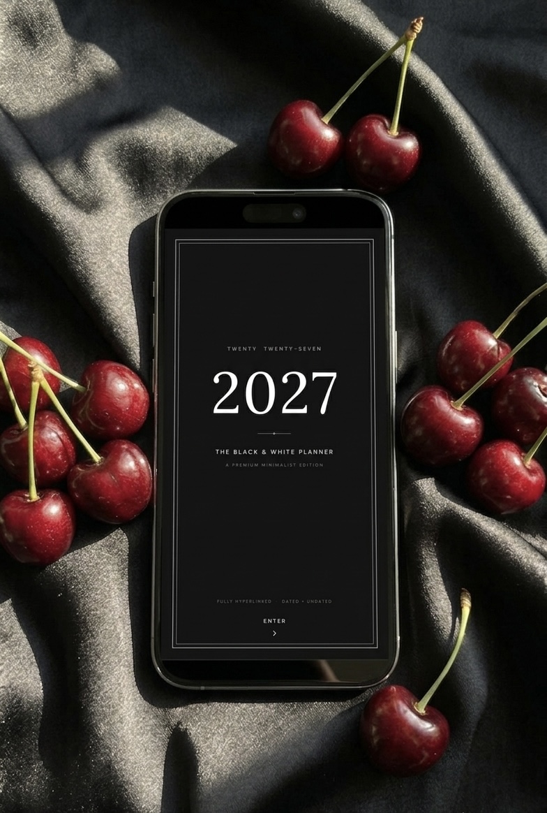 2027 Black & White digitaalne plaaner nutitelefoni ekraanil kirsside kõrval